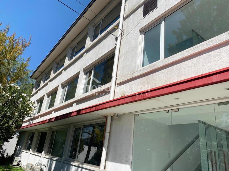 Venta de Propiedad Industrial / ARRENDADA - Presidente Eduardo Frei Montalva - Renca.